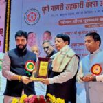 Felicitation at the hands of Shri Murlidhar Mohol, State Minister for Cooperation & Civil Aviation, GoI, ND. Mr Deepak Taware, IAS Commissioner & RCS M. S. is present.